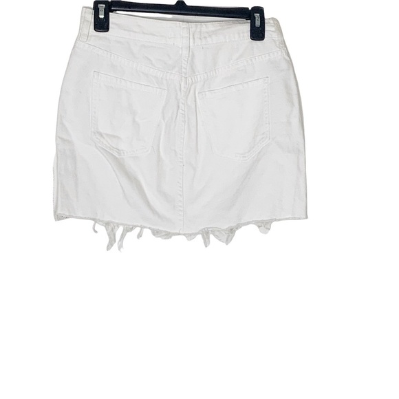 𝅺WHITE mini skirt with raw hemline by PACSUN - Picture 3 of 5